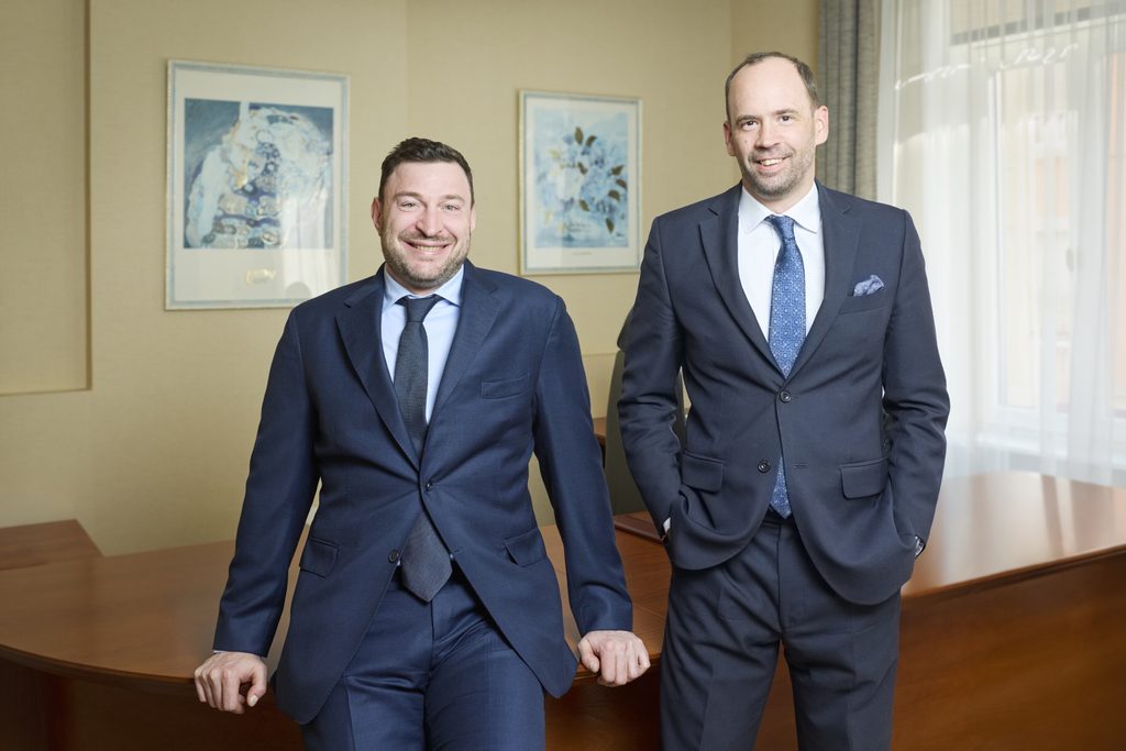 Dávid VÁRSZEGI and Gabor MOCSKONYI
